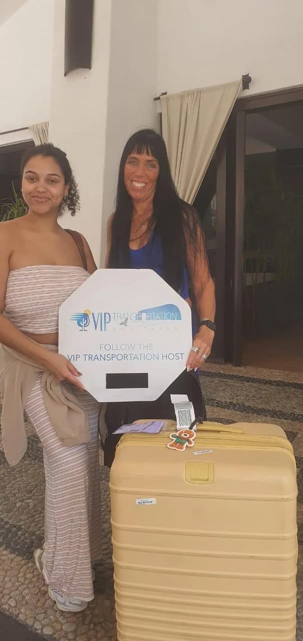 Guests arriving at their Los Cabos resort with a Goleón tag on their suitcase