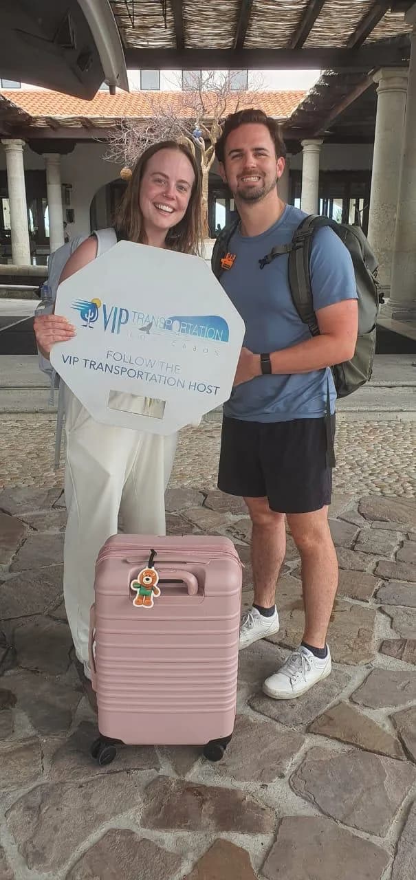 Guests arriving at their Los Cabos resort with a Goleón tag on their suitcase