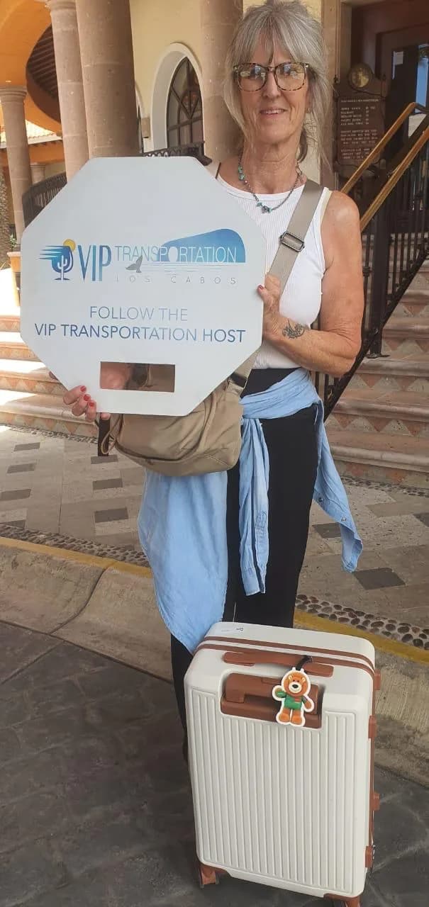 Guests arriving at their Los Cabos resort with a Goleón tag on their suitcase